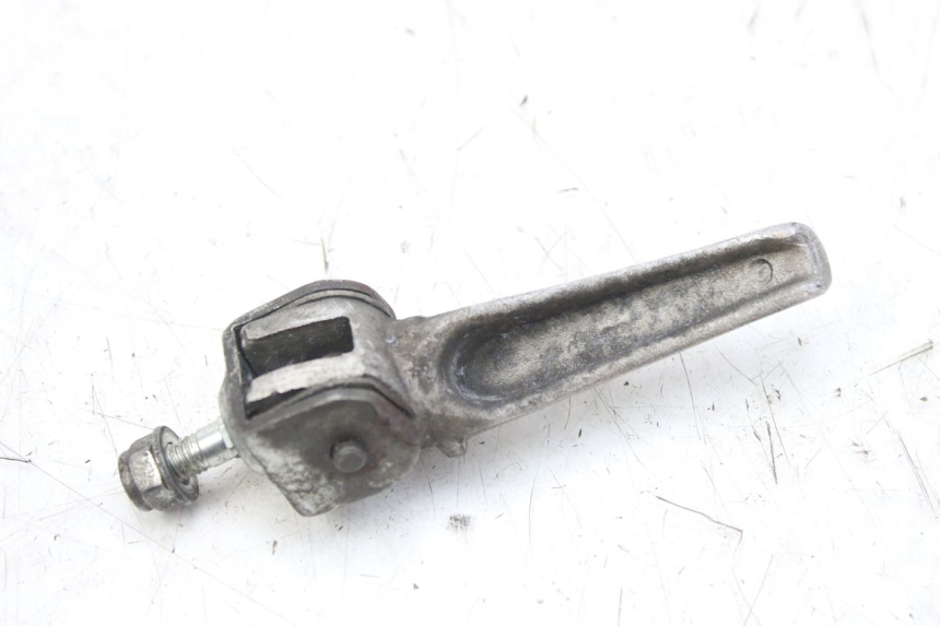 photo de REPOSAPIÉS DELANTERO IZQUIERDO DERBI GPR 50 (2004 - 2009) - Detalle de la pieza