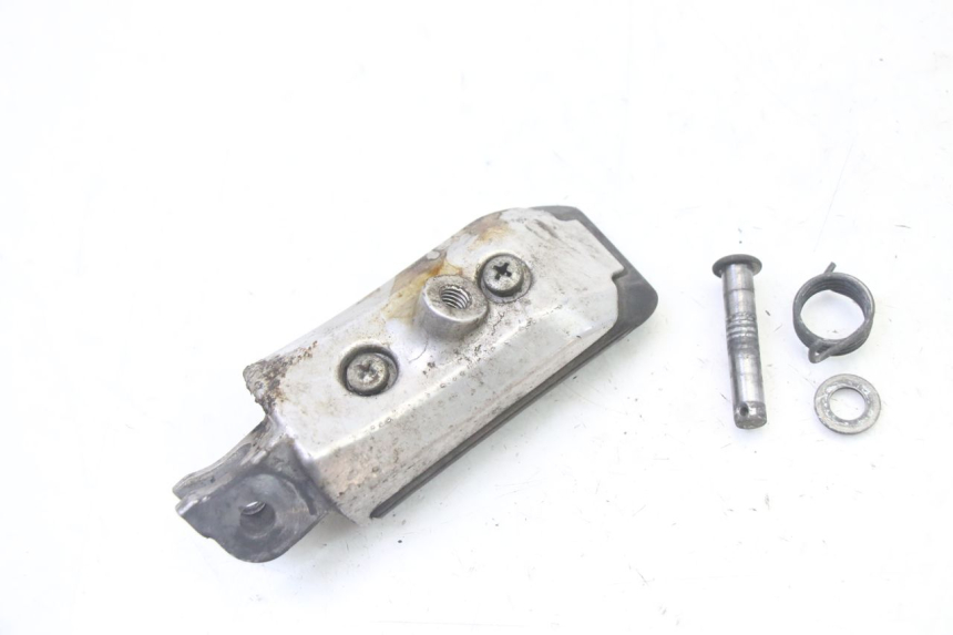 photo de REPOSAPIES DELANTERA IZQUIERDA HONDA NTV DEAUVILLE 650 (2001 - 2006) - Primer plano técnico