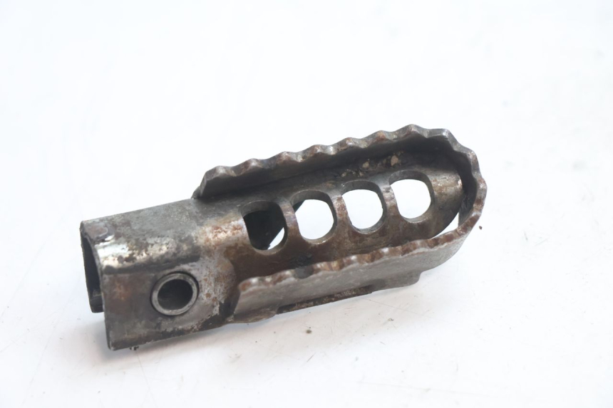 photo de REPOSAPIES DELANTERA IZQUIERDA DERBI SENDA 50 (2003 - 2005) - Primer plano técnico