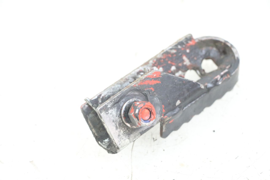 photo de REPOSAPIÉS DELANTERO IZQUIERDO DERBI SENDA SM X-TREME 50 (2006 - 2010) - Detalle de la pieza