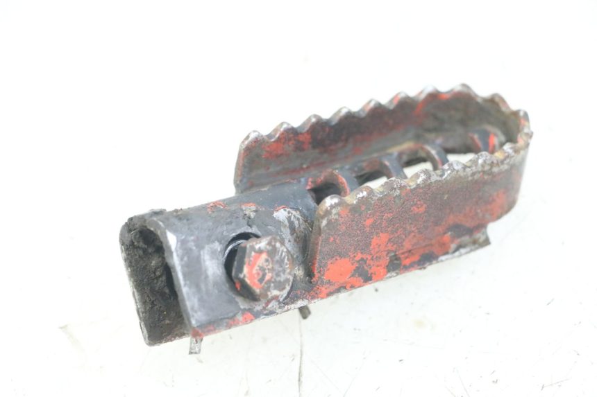 photo de REPOSAPIÉS DELANTERO IZQUIERDO DERBI SENDA SM X-TREME 50 (2006 - 2010) - Otra perspectiva