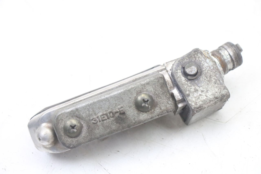 photo de REPOSAPIES DELANTERA IZQUIERDA SUZUKI GSF S BANDIT 600 (2000 - 2004) - Primer plano técnico