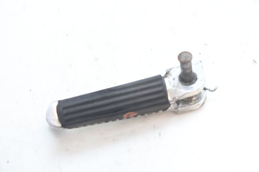 photo de REPOSAPIES DELANTERA IZQUIERDA SUZUKI SV S 650 (2003 - 2009) - Detalle de la pieza