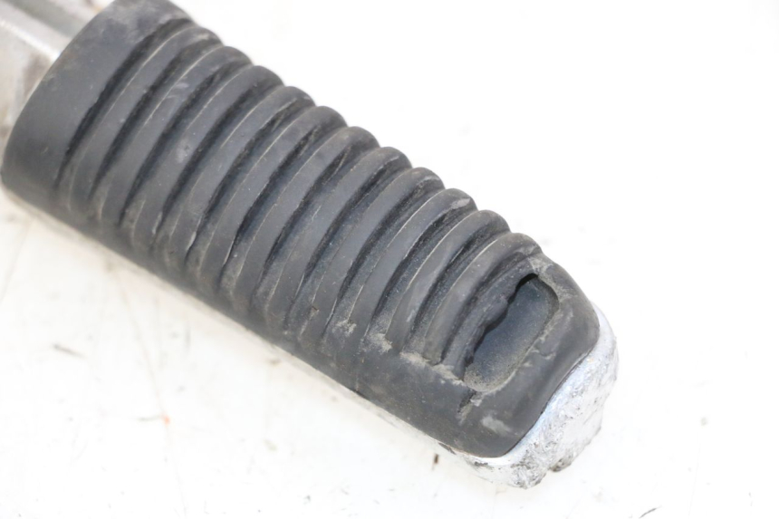 photo de REPOSAPIES DELANTERA IZQUIERDA YAMAHA XJN DIVERSION 600 (2000 - 2003) - Detalles de los puntos de fijación