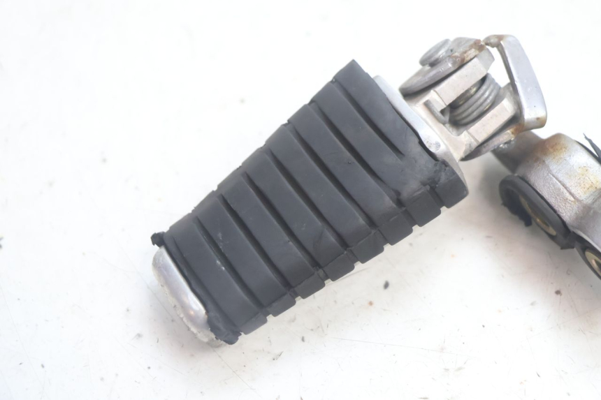 photo de REPOSAPIES DELANTERA IZQUIERDA YAMAHA XV VIRAGO 535 (1988 - 2004) - Detalle de la pieza