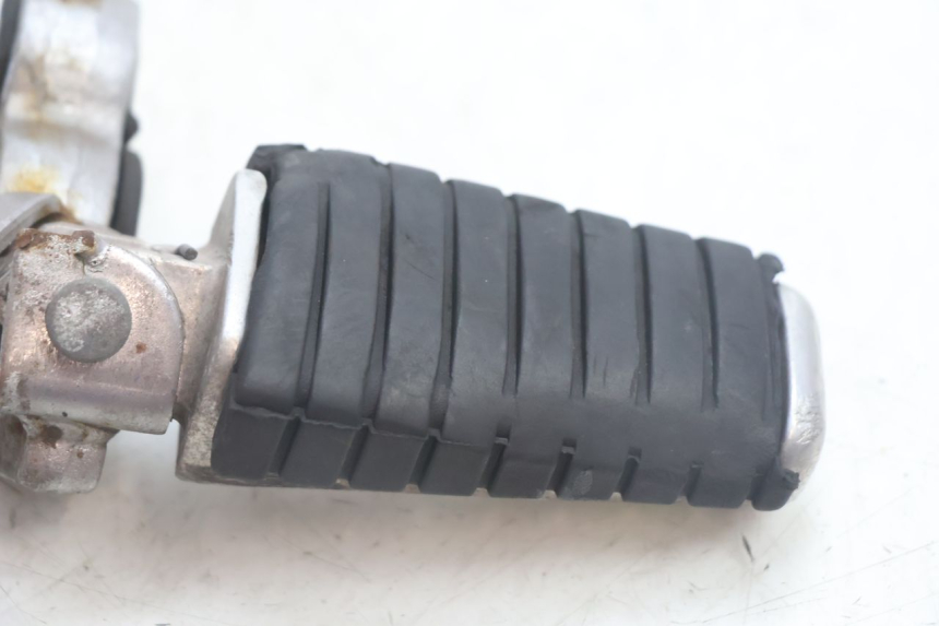 photo de REPOSAPIES DELANTERA IZQUIERDA YAMAHA XV VIRAGO 535 (1988 - 2004) - Primer plano técnico
