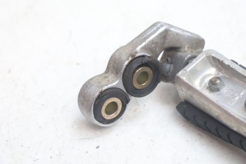 photo de REPOSAPIES DELANTERA IZQUIERDA YAMAHA XV VIRAGO 535 (1988 - 2004) - Detalles de los puntos de fijación