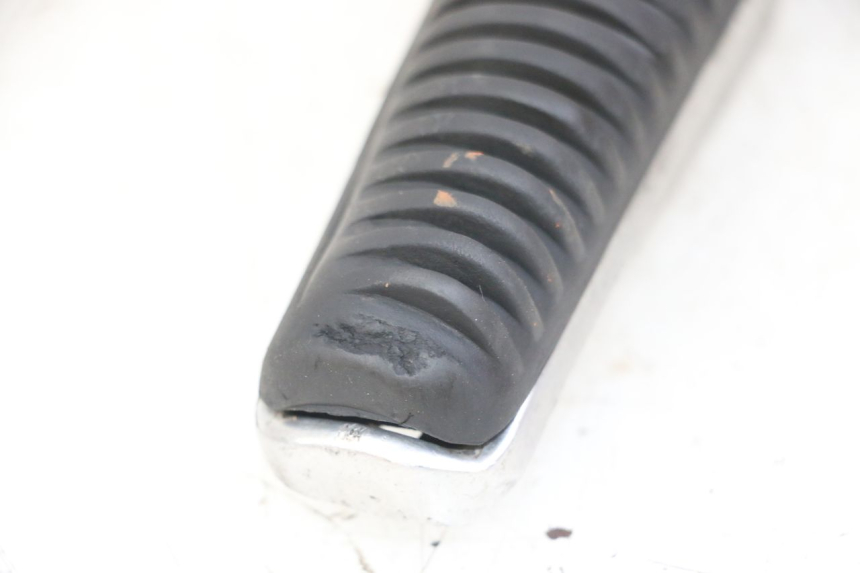 photo de REPOSAPIÉS DELANTERO IZQUIERDO YAMAHA FZS FAZER 600 (2001 - 2003) - Detalles de los puntos de fijación