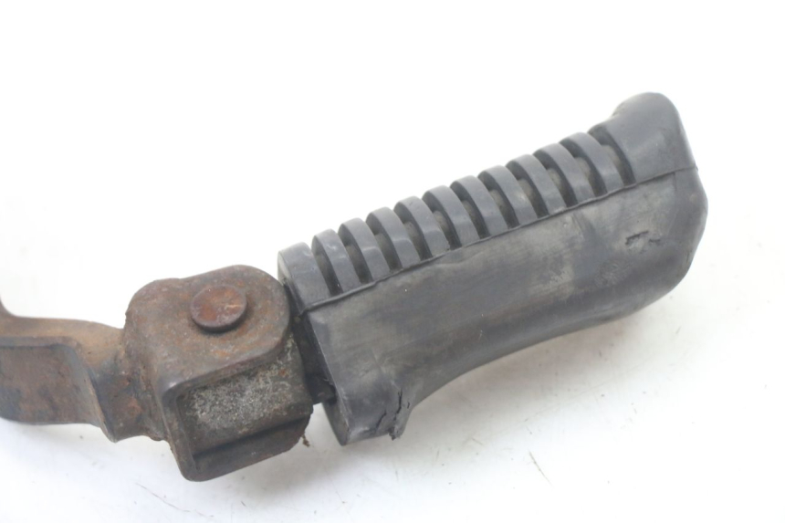 photo de REPOSAPIES DELANTERA IZQUIERDA YAMAHA SR 125 (1982 - 2003) - Detalles de los puntos de fijación