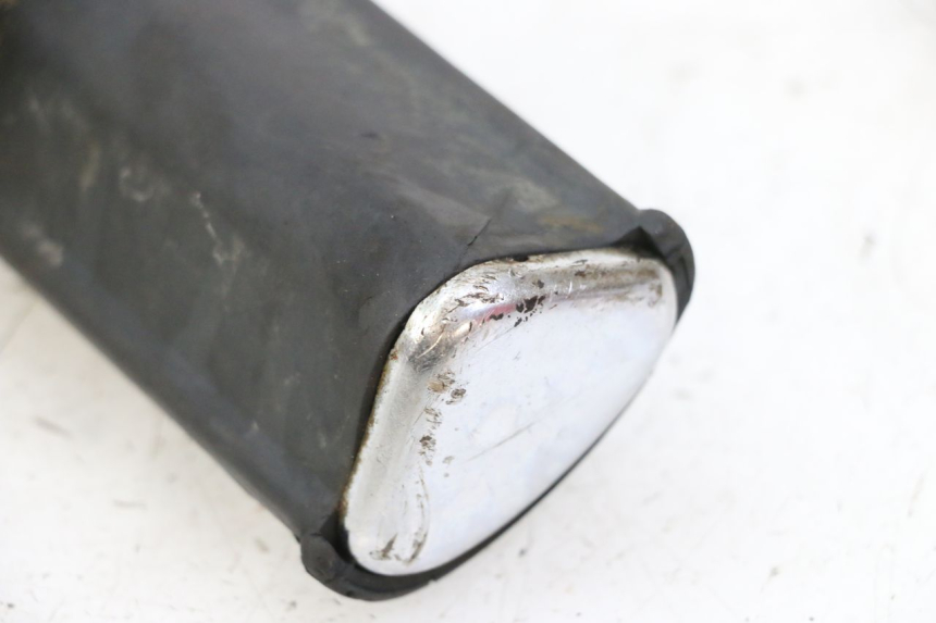 photo de REPOSAPIES DELANTERA IZQUIERDA YAMAHA XV VIRAGO 535 (1988 - 2004) - Primer plano técnico