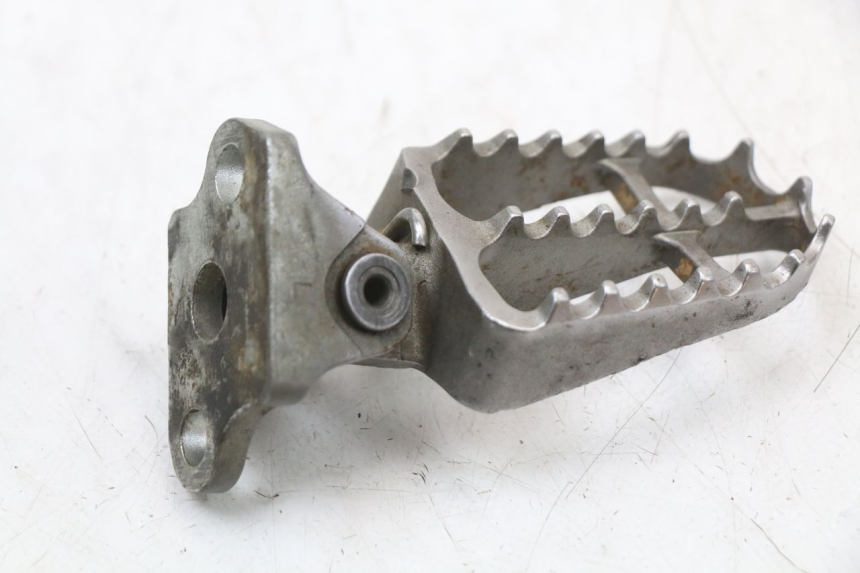 photo de REPOSAPIÉS DELANTERO IZQUIERDO YAMAHA YZ 125 (2017 - 2021) - Otra perspectiva