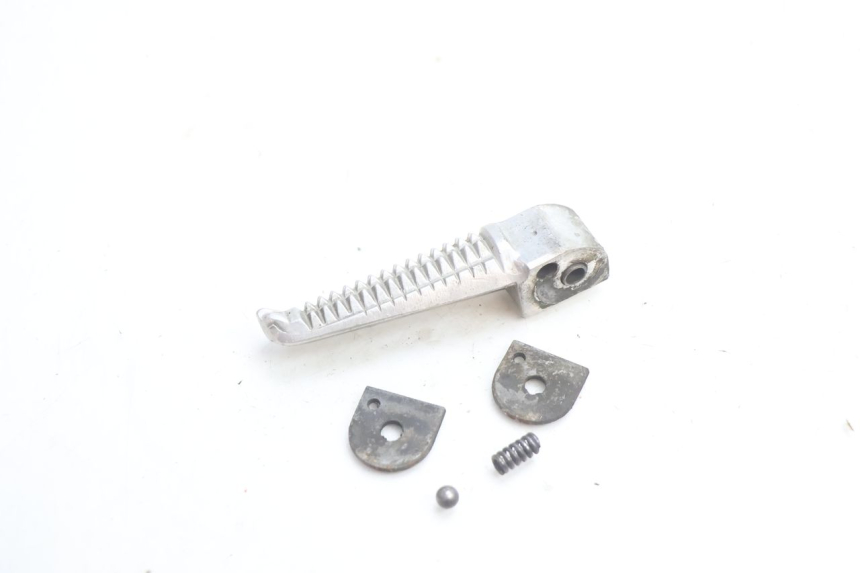 photo de REPOSAPIES DELANTERA IZQUIERDA YAMAHA YZF R GENESIS 750 (1993 - 1998) - Detalle de la pieza