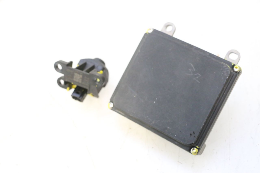 photo de CÁMARA DE MARCHA ATRÁS PIAGGIO MP3 HPE 530 (2022 - 2026) - Detalle de la pieza