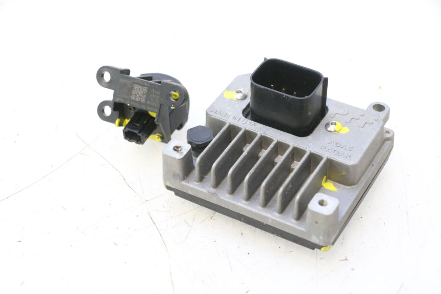 photo de CÁMARA DE MARCHA ATRÁS PIAGGIO MP3 HPE 530 (2022 - 2026) - Zoom estado de uso