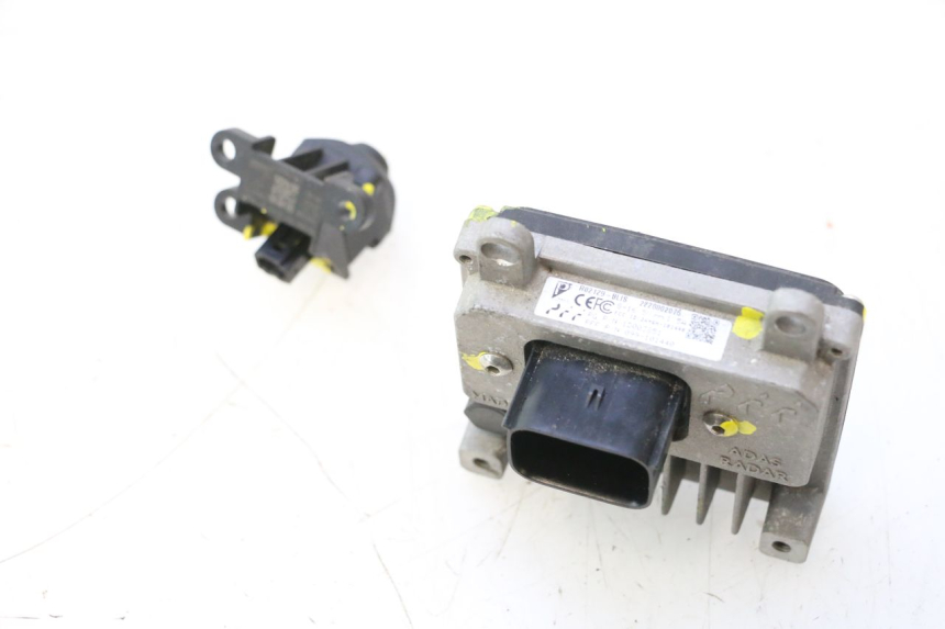 photo de CÁMARA DE MARCHA ATRÁS PIAGGIO MP3 HPE 530 (2022 - 2026) - Otra perspectiva