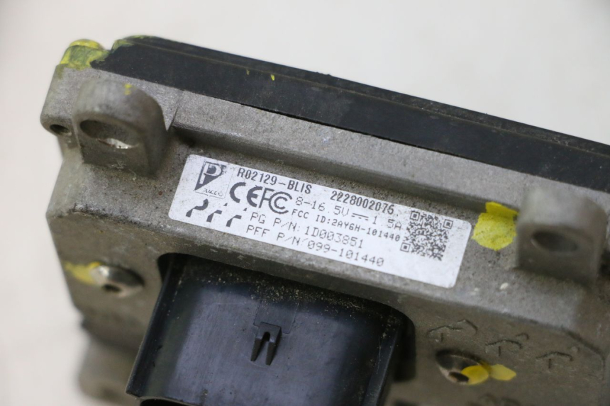 photo de CÁMARA DE MARCHA ATRÁS PIAGGIO MP3 HPE 530 (2022 - 2026) - Primer plano técnico