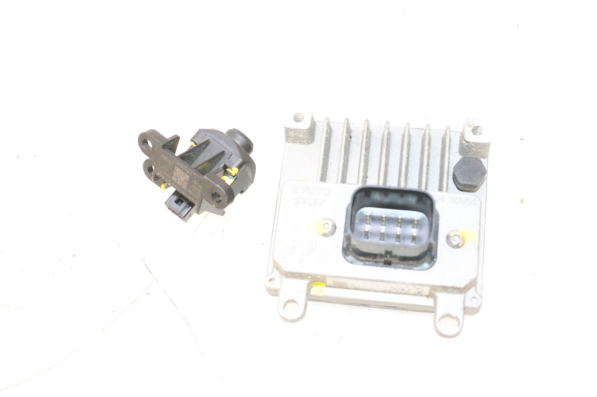photo de CÁMARA DE MARCHA ATRÁS PIAGGIO MP3 HPE 530 (2022 - 2026) - Vista general del producto