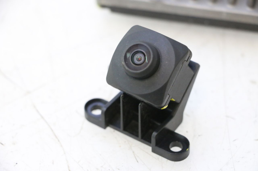 photo de CÁMARA DE MARCHA ATRÁS PIAGGIO MP3 HPE 530 (2022 - 2026) - Marcados y referencias originales