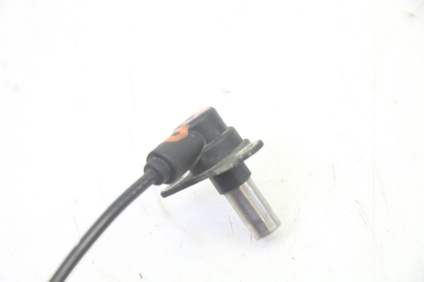photo de SENSOR ABS TRASERO HONDA FES S-WING SWING ABS 125 (2007 - 2015) - Primer plano técnico