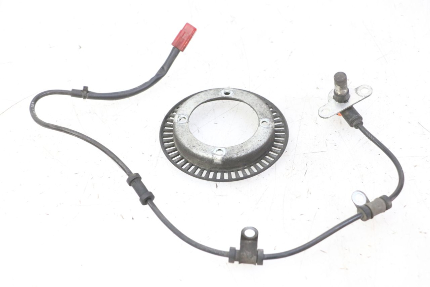 photo de SENSOR ABS TRASERO HONDA FES S-WING SWING ABS 125 (2007 - 2015) - Primer plano técnico