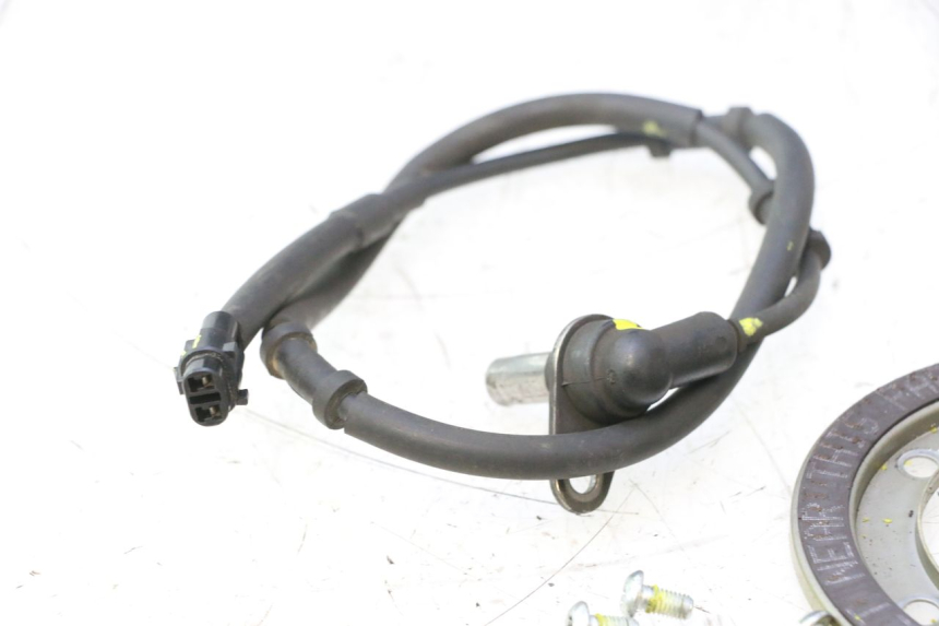 photo de SENSOR ABS TRASERO YAMAHA X-MAX XMAX 125 (2010 - 2013) - Primer plano técnico