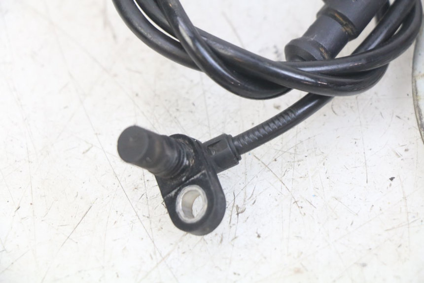 photo de SENSOR ABS DELANTERO KYMCO DOWNTOWN ABS 125 (2015 - 2017) - Primer plano técnico