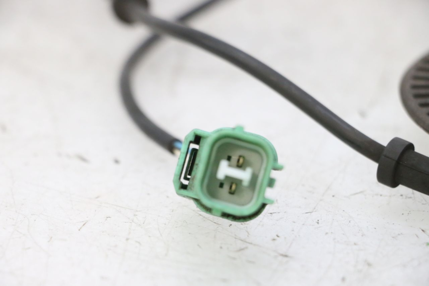 photo de SENSOR ABS DELANTERO HONDA FES S-WING SWING ABS 125 (2007 - 2015) - Primer plano técnico