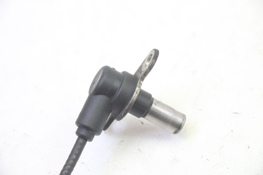 photo de SENSOR ABS DELANTERO HONDA FES S-WING SWING ABS 125 (2007 - 2015) - Primer plano técnico