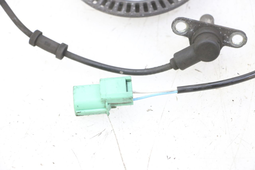 photo de SENSOR ABS DELANTERO HONDA FES S-WING SWING ABS 125 (2007 - 2015) - Primer plano técnico