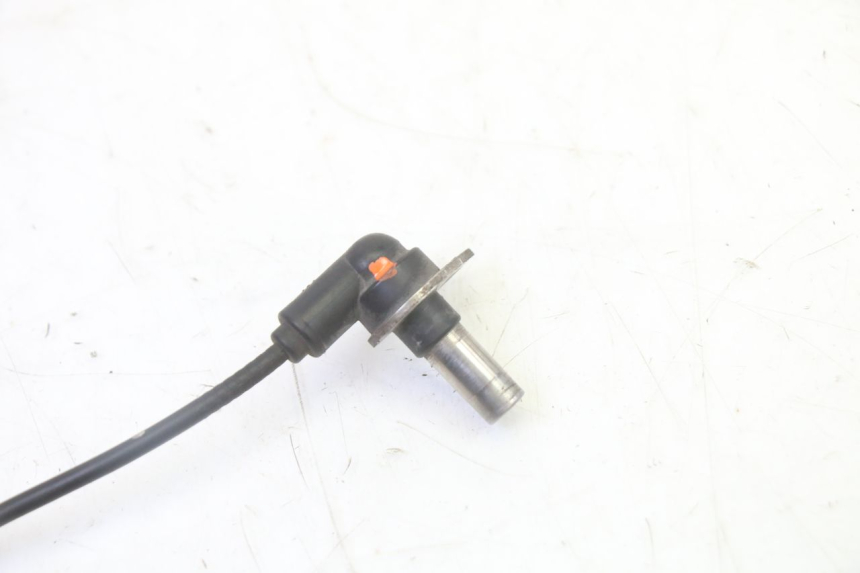 photo de SENSOR ABS DELANTERO PEUGEOT SATELIS 125 (2010 - 2012) - Primer plano técnico