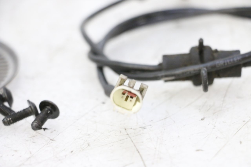 photo de SENSOR ABS DELANTERO PEUGEOT SATELIS 125 (2006 - 2009) - Primer plano técnico