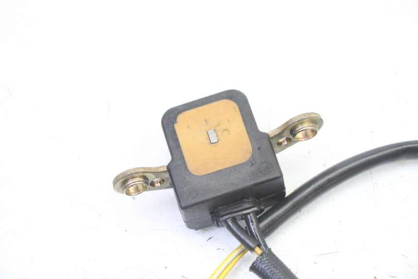 photo de SENSOR DE ENCENDIDO HONDA CBR RR FIREBLADE 900 (1992 - 1994) - Zoom estado de uso