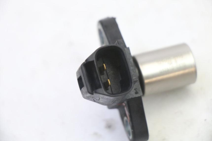 photo de ARBOL LEVAS SENSOR SUZUKI GSR 750 (2011 - 2017) - Primer plano técnico