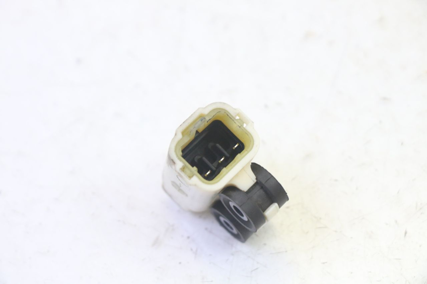 photo de SENSOR DE CAíDA YAMAHA X-MAX XMAX 250 (2006 - 2009) - Primer plano técnico