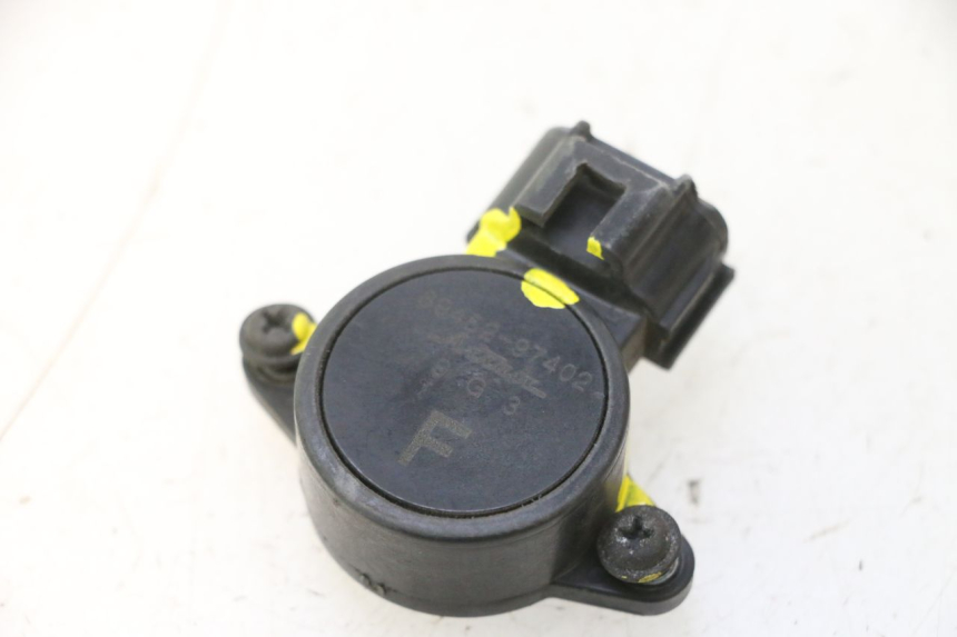 photo de ABERTURA GAS SUZUKI BURGMAN 125 (2007 - 2014) - Otra perspectiva