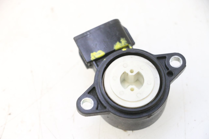 photo de ABERTURA GAS SUZUKI BURGMAN 125 (2007 - 2014) - Zoom estado de uso