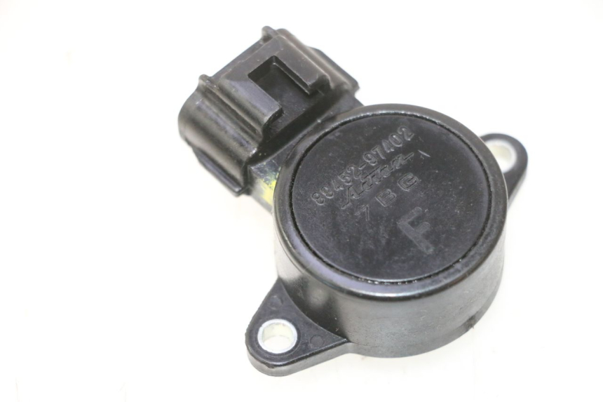 photo de ABERTURA GAS SUZUKI BURGMAN 125 (2007 - 2014) - Primer plano técnico
