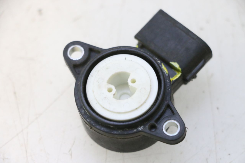 photo de SENSOR TPS YAMAHA XMAX X-MAX 125 (2006 - 2009) - Primer plano técnico