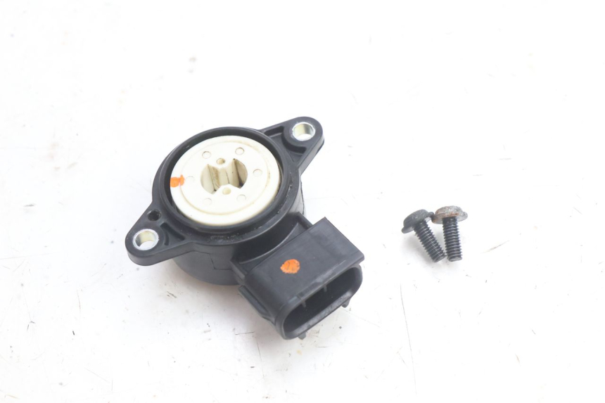 photo de ABERTURA GAS YAMAHA X-MAX XMAX 125 (2010 - 2013) - Otra perspectiva