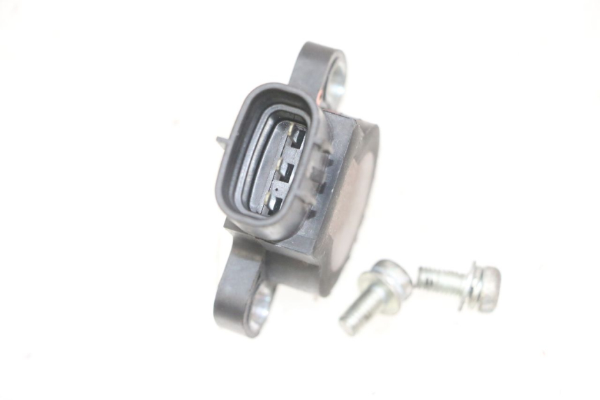 photo de ABERTURA GAS YAMAHA XJ6 ABS 600 (2008 - 2016) - Detalle de la pieza