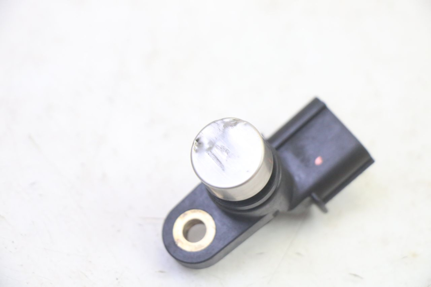 photo de SENSOR VELOCIDAD HONDA FES S-WING SWING ABS 125 (2007 - 2015) - Primer plano técnico