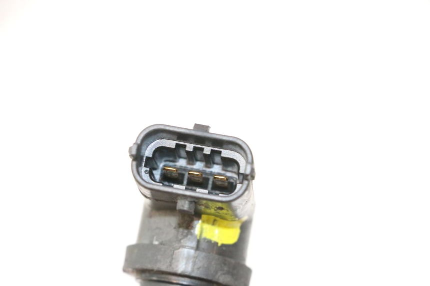photo de SENSOR VELOCIDAD GILERA GP 800 (2007 - 2013) - Otra perspectiva
