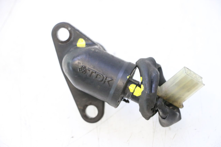 photo de SENSOR VELOCIDAD HONDA VFR FI RC46 800 (1998 - 2001) - Primer plano técnico