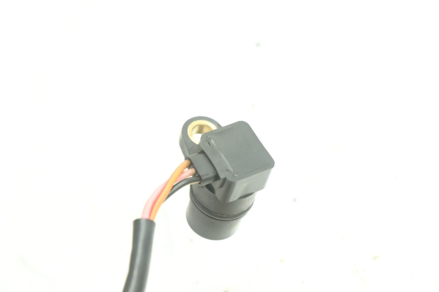 photo de SENSOR VELOCIDAD YAMAHA YZF R6 600 (2008 - 2009) - Primer plano técnico