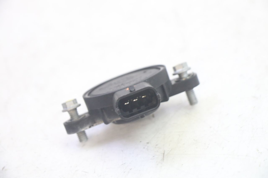 photo de SENSOR POSICIÓN ROLL LOCK PIAGGIO MP3 RL 250 (2006 - 2010) - Primer plano técnico