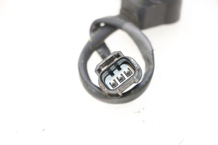 photo de SENSOR POSICIÓN ROLL LOCK PIAGGIO MP3 500 (2016 - 2018) - Zoom estado de uso