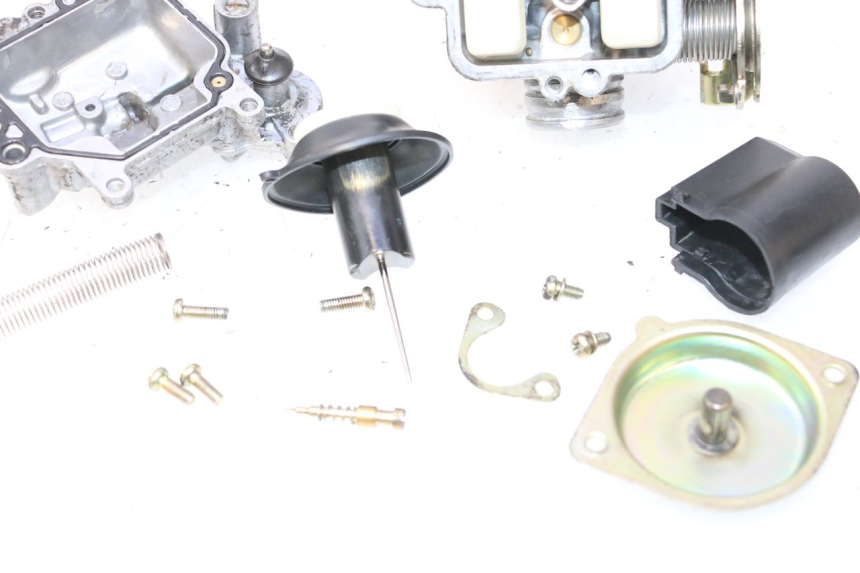 photo de CARBURADOR KYMCO AGILITY PREMIUM 50 (2007 - 2010) - Detalles de los puntos de fijación