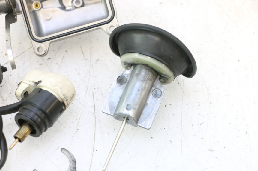 photo de CARBURADOR APRILIA ATLANTIC S 125 (2010 - 2013) - Primer plano técnico