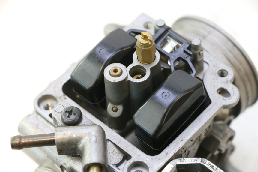 photo de CARBURADOR APRILIA ATLANTIC S 125 (2010 - 2013) - Detalles de los puntos de fijación