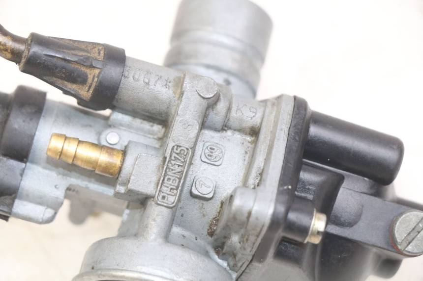 photo de CARBURADOR MBK BOOSTER NEXT GENERATION 50 (1995 - 1998) - Detalles de los puntos de fijación